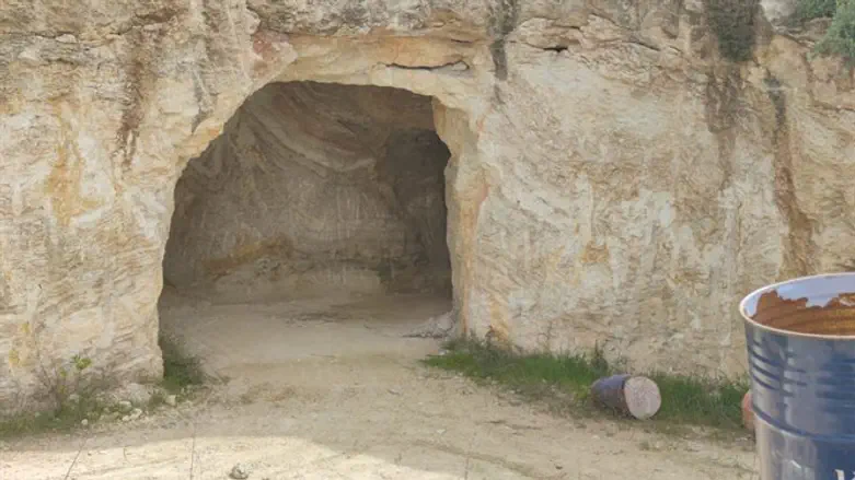 המנהרה שהתגלתה ליד אדורה