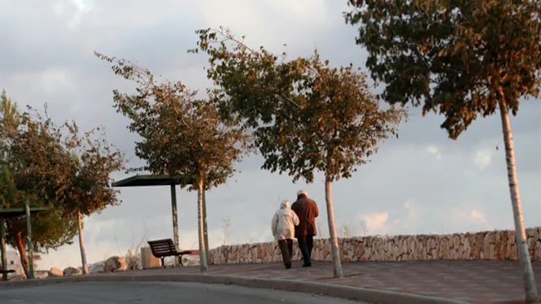 לא מדברים עליהם. קשישים