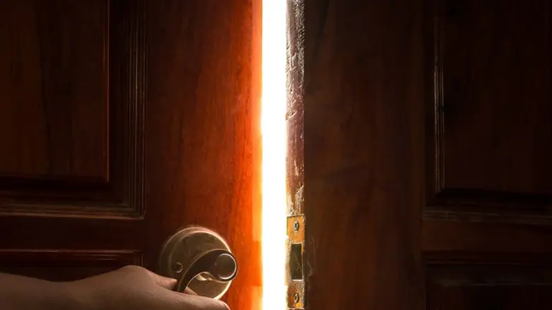 אל תסגרו על ילד את הדלת