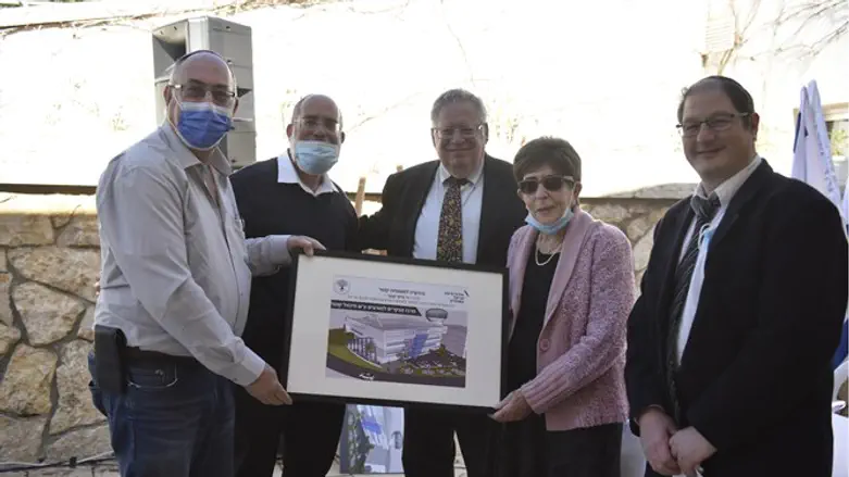 L-R: Eran Kanter, Rabbi Yehezkel Kanter, Bobby Brown, Rachel Kanter, Adrian Treger