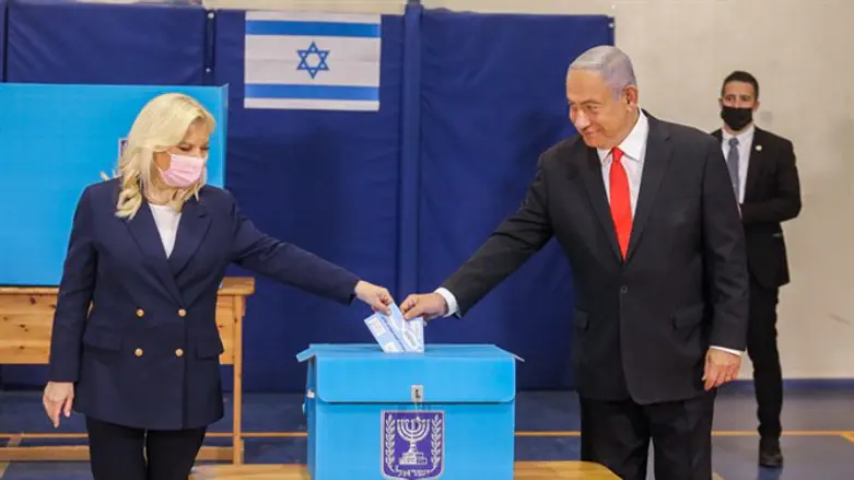 נתניהו ורעייתו מצביעים