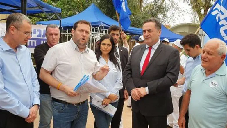 יוסי דגן ושרי הליכוד במבצע דלת לדלת בבחירות הקודמות