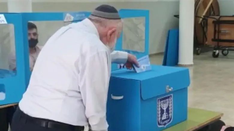 Rabbi Chaim Druckman voting