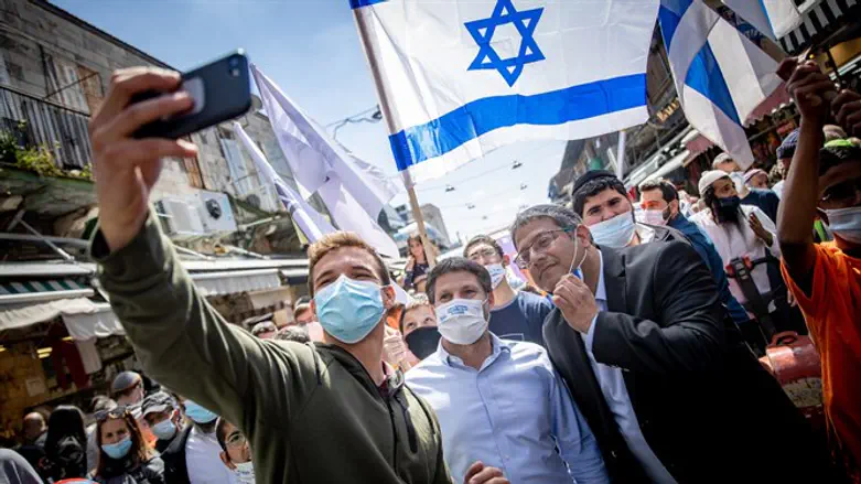 מה נעשה בלי סיורים של פוליטיקאים בשווקים? סמוטריץ' ובן־גביר בשוק מחנה יהודה