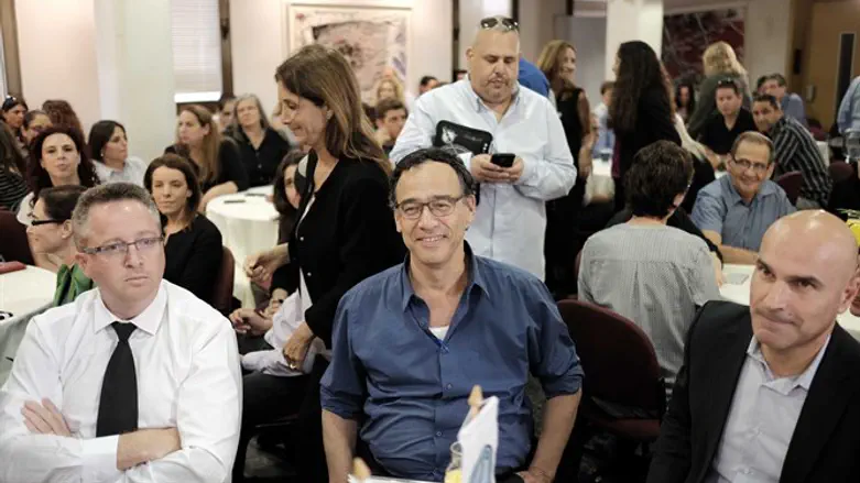 עו"ד אפי נווה (מימין) עם פרקליט המדינה היוצא שי ניצן