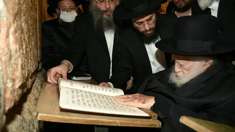 After a year and a half: Rabbi Kanievsky at the Western Wall