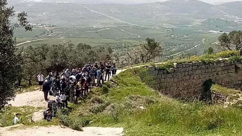 מטיילים בשומרון