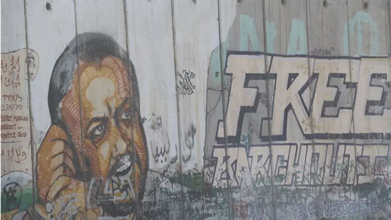 Image of Marwan Barghouti painted on barrier near Qalandiya