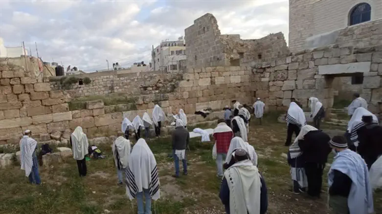 תפילת חג באשתמוע