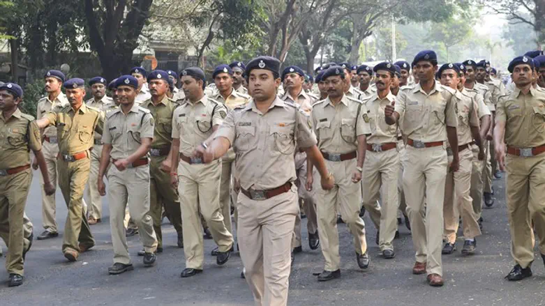 שומרים על הסדר במומבאי