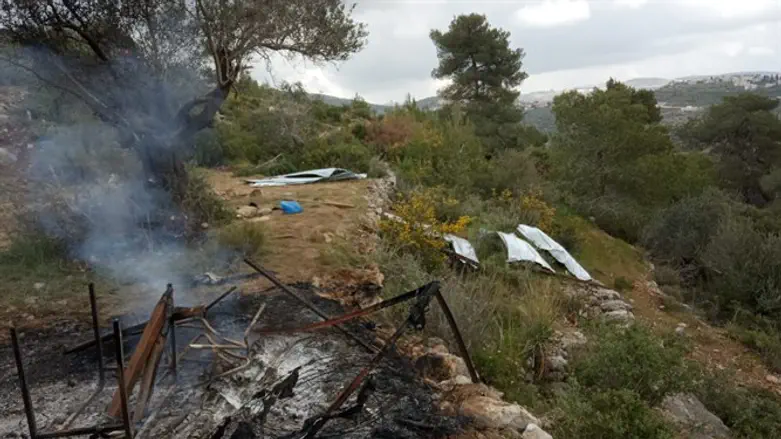 ערבים השחיתו ציוד בגבעת אגוז