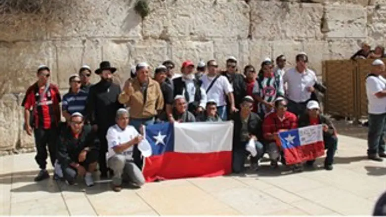 הכורים יחד עם רב הכותל