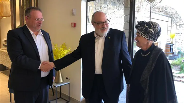 Джонатан Поллард (в центре)