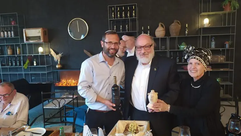 אסתר ויהונתן פולארד עם ישראל גנץ