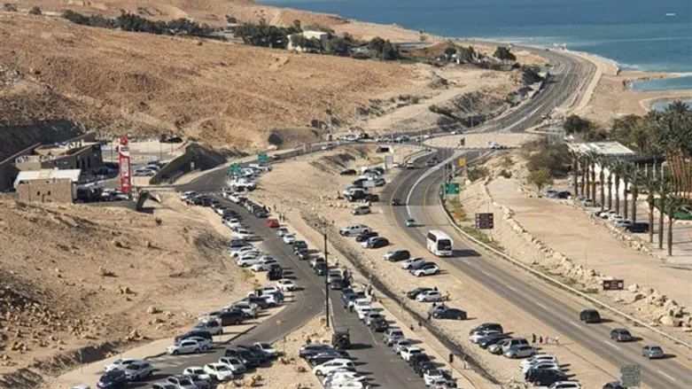 פקקים בכניסה לעין בוקק