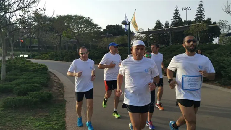 בועז יעקב (מימין) במרוץ האחרון