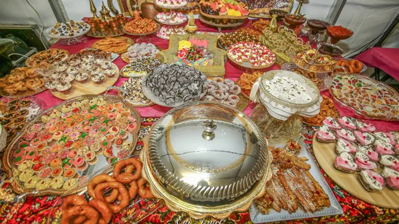 תזכירו לי, איך ריקודי שנות ה־80 ודיטר ותומס קשורים למימונה? אילוסטרציה