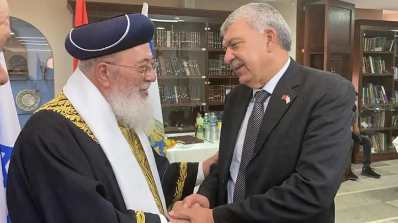 הרב עמאר עם שגריר מרוקו בישראל