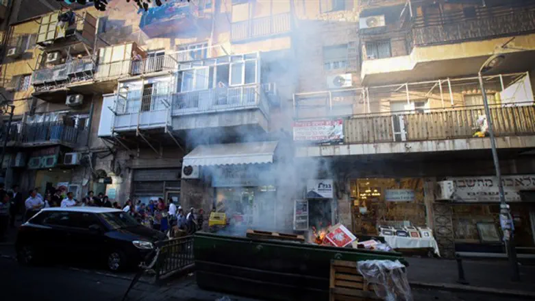 Dumpster set on fire in Jerusalem by protesters (archive)