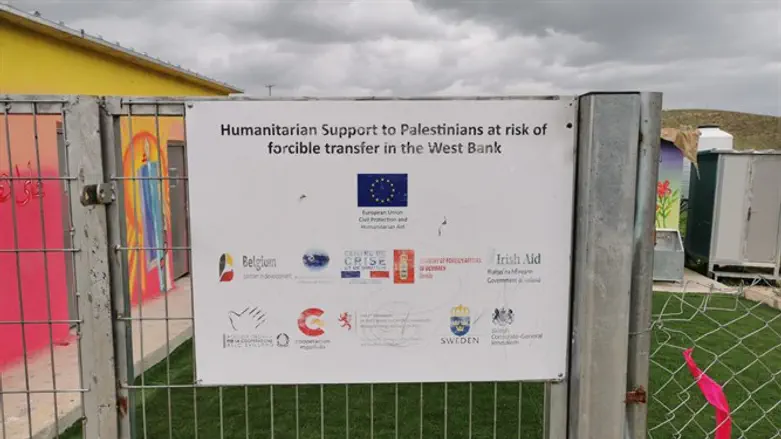 The EU organizations which funded the illegal school