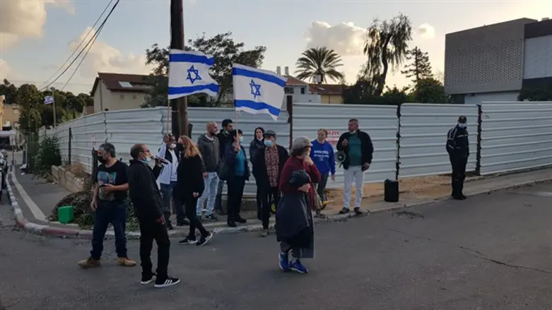 הפגנת תומכי ליכוד מול ביתה של שקד