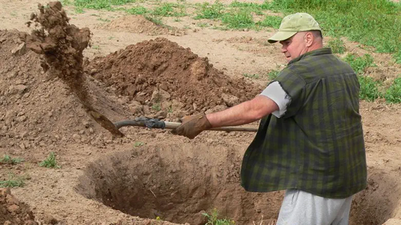 הדרך המסורתית להגיע לצד השני של הכדור