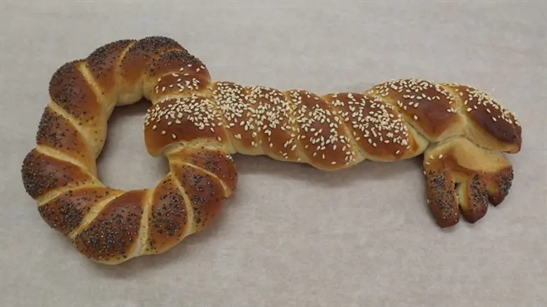 A 'Key Challah'