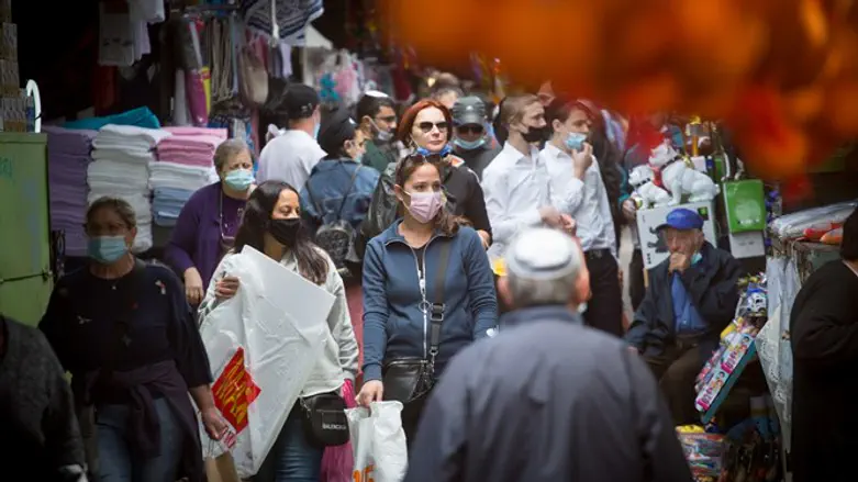 חוזרים למסיכות