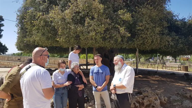 Tamar Shachar and her family visit Gush Etzion