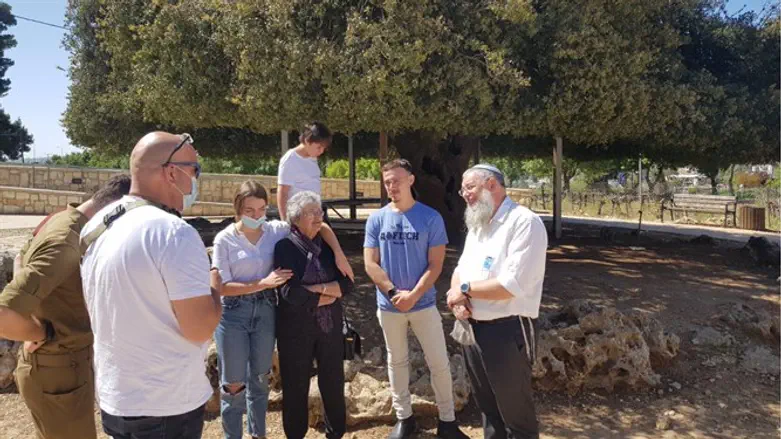 תמר שחר ושלמה נאמן ב'אלון הבודד' בגוש עציון