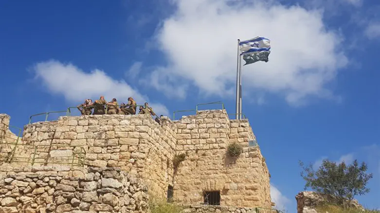 אל החיילים האלמונים בקסטל