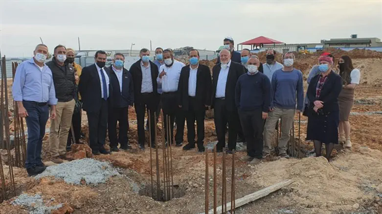 הנחת אבן הפינה