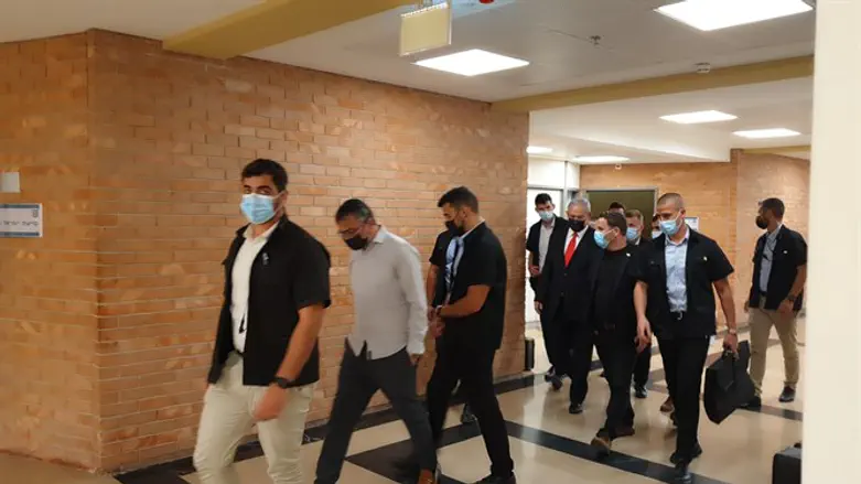 נתניהו יוצא מפגישה עם יהדות התורה