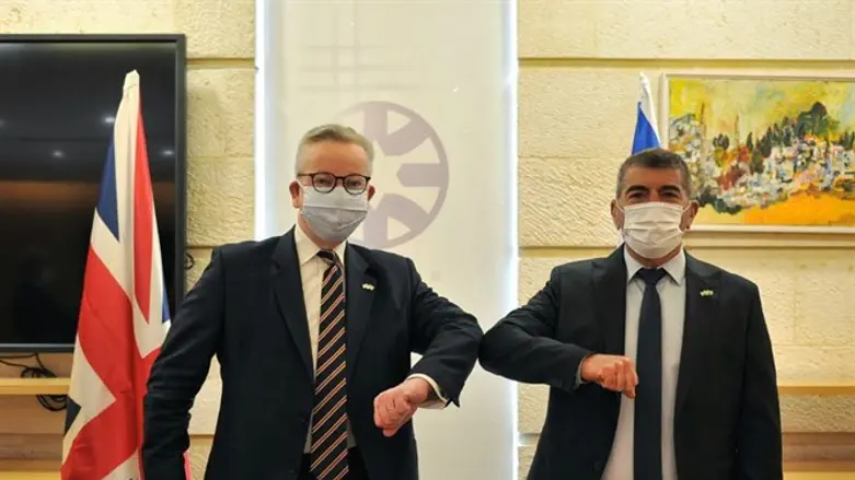 Ministers Gove and Ashkeanzi at their meeting