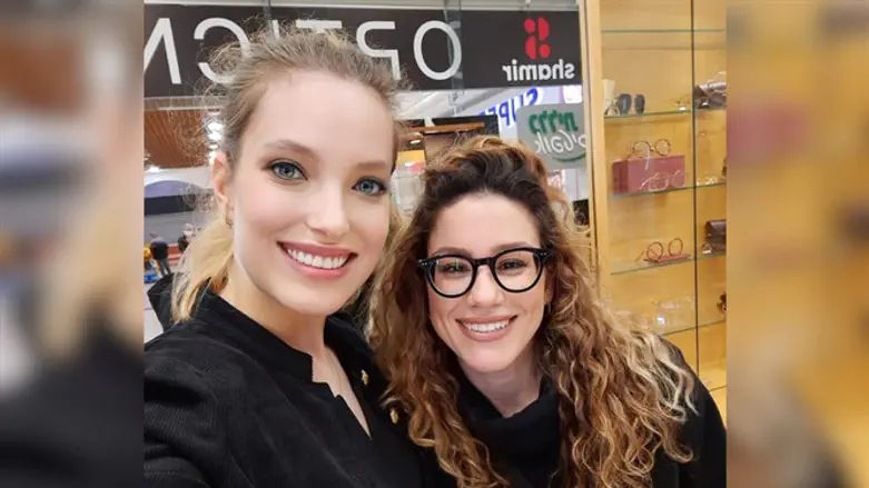 אסתי (מימין) והדר