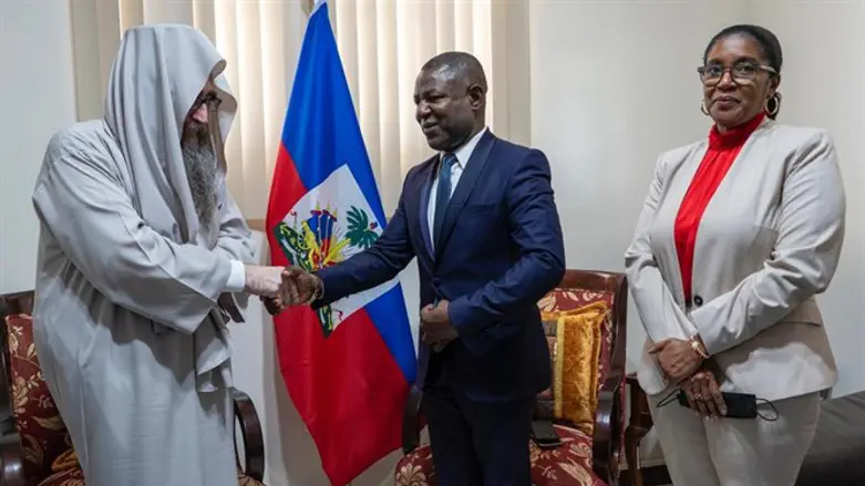 הרב פינטו בהאיטי