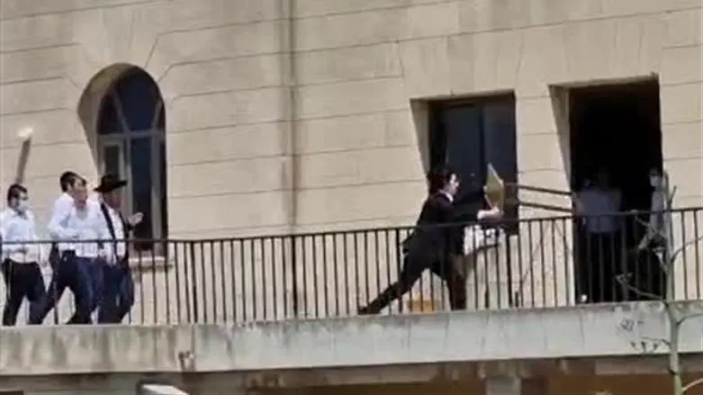 השלכת סטנדר בישיבת פוניבז'