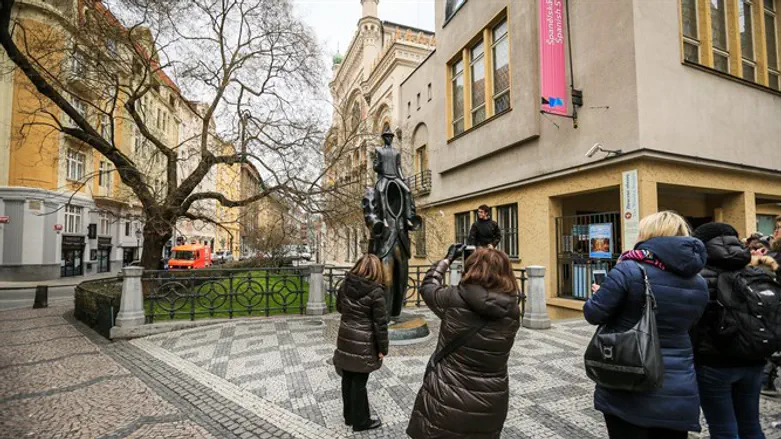 Tourists stand outside the Spanish Synagogue of Prague, the Czech Republic, in March 2016.