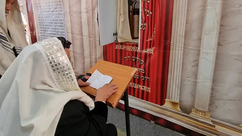 Rabbi Beniyahu Shmueli in Meron