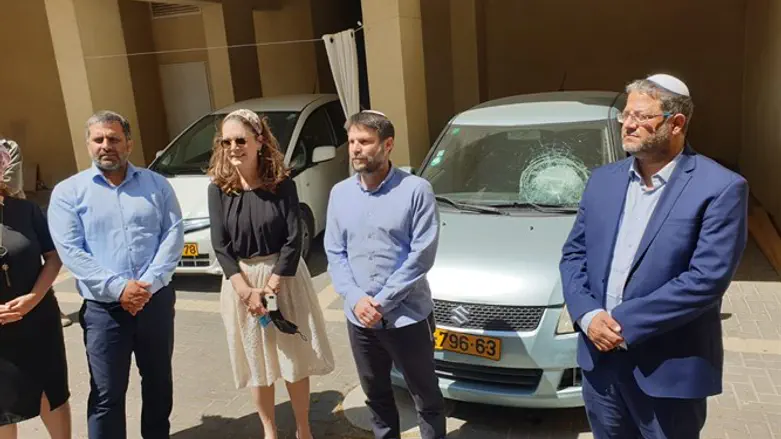 Members of the Religious Zionism party touring the Beit Orot neighborhood