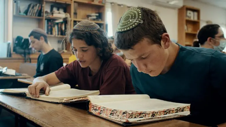 תלמידים בישיבת מקור חיים