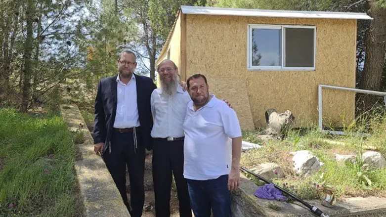 יוסי דגן עם הרב אלישמע כהן בחומש 