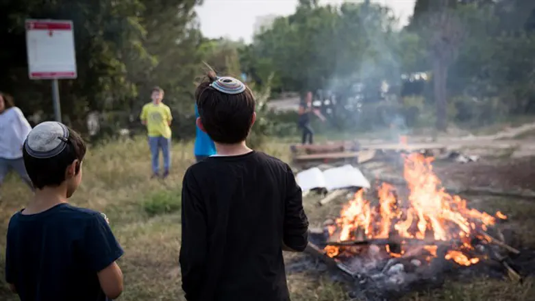 ל"ג בעומר הוא בכלל קונספירציה של ביל גייטס. הדלקת מדורות לפני הקורונה