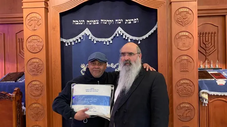 הענקת התפילין