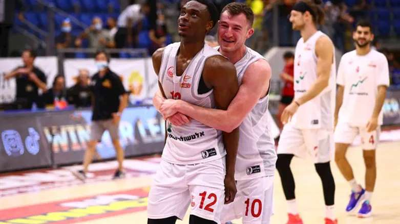 אגאדה חוגג את ערב השיא שלו בכדורסל הישראלי