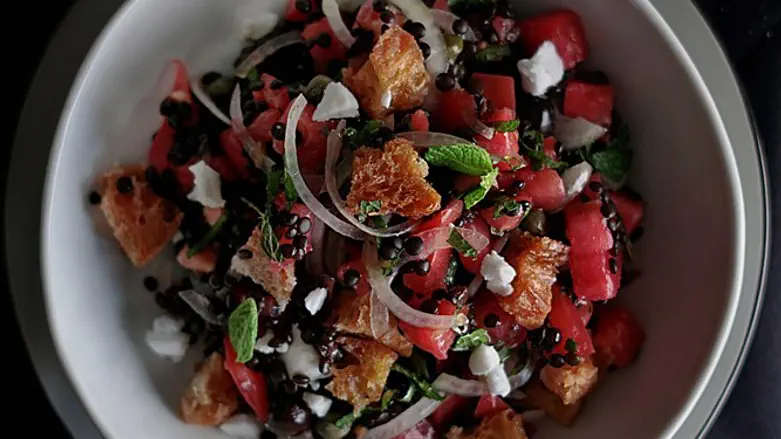 סלט עדשים שחורות