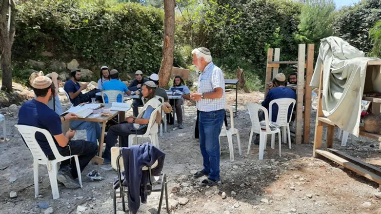 Learning Torah in Homesh