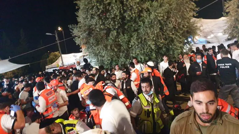 Медики "Маген Давид Адом" на горе Мерон