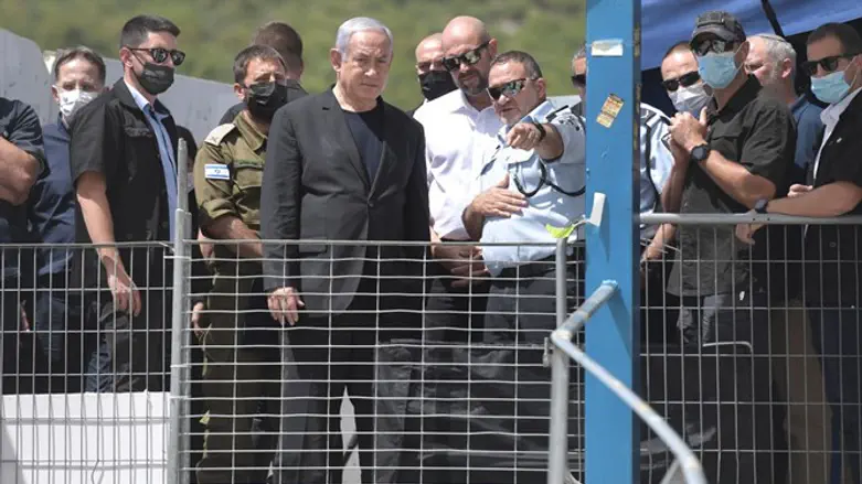 Биньямин Нетаньяху на месте трагедии на горе Мерон