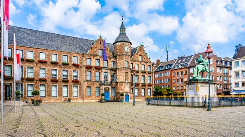 Dusseldorf's old town, market square, town hall